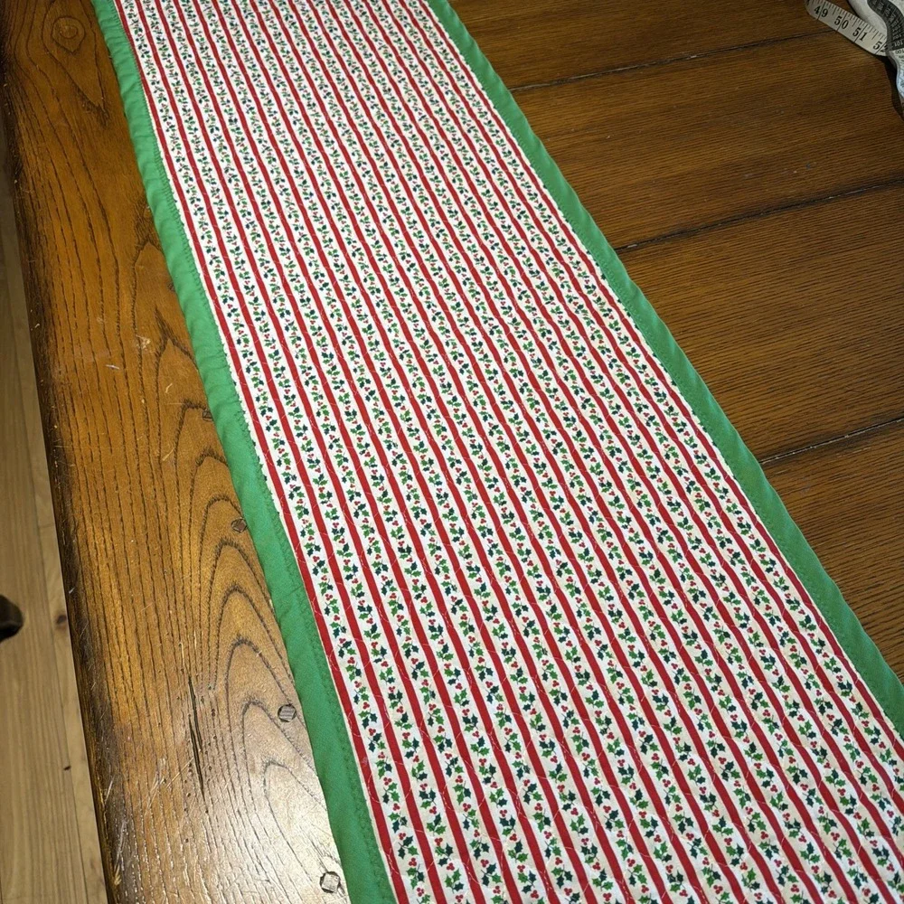 Vtg Christmas Table Runner 2 Sided Red Green Holly 67